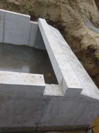 Beton zwembad rolluik nis schuin Beton zwembad rolluik nis schuin